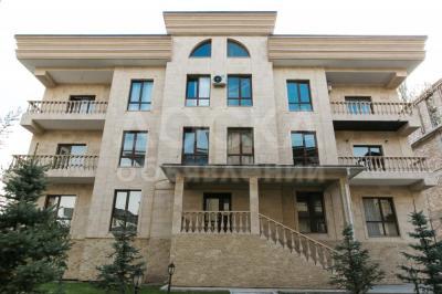 Продаю 3-комнатную квартиру, 123кв. м., этаж - 1/4, Киргизия 1.