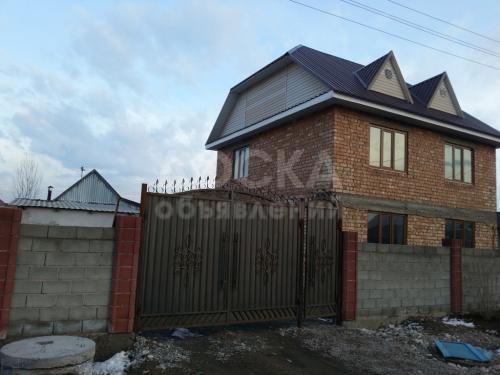 Продаю дом 7-ком., 165кв. м., этаж-2, 5-сот., стена кирпич, Бишкек.