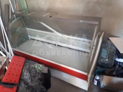 Продаю витринный холодильник 
Длина 150см
Ширина 70см
Высота 105см
Цена-40000 сом 
По всем вопросам обращаться по номеру 0702280404