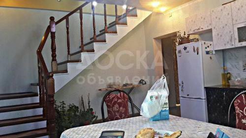 Продаю дом 5-ком., 144кв. м., этаж-2, 5-сот., стена кирпич, Ак ордо! 200 метров от Ак-Орго! .