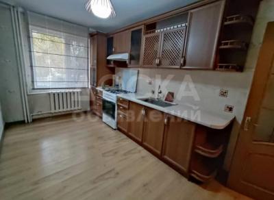 Продаю 4-комнатную квартиру, 76кв. м., этаж - 1/5, Боконбаева - Уметалиева.