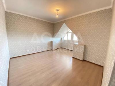 Продаю 3-комнатную квартиру, 87кв. м., этаж - 8/8, центр.