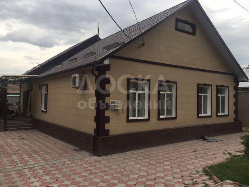 Продаю дом 5-ком., 130кв. м., этаж-2, 6-сот., стена кирпич, ул. Акылбекова, дом 73.