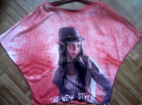 Новая красивая футболка. Турция. Размер свободный