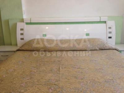 Продаю домашние вещи: Спальный гарнитур, мягкую мебель, стулья, столы, серванты и другое