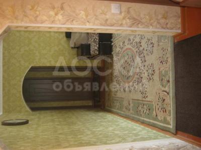 Продаю квартиру 3-ком., 55кв. м., этаж - 1/4, Тыныстанова 56/17.