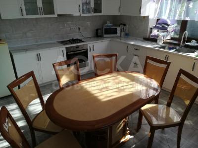 Срочно продаю стол стулья