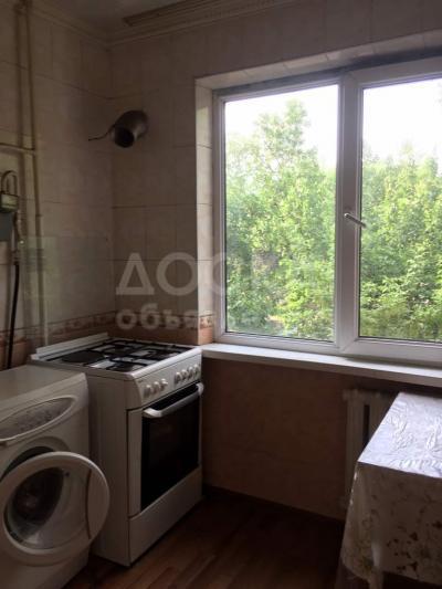 Продаю квартиру 3-ком., 1кв. м., этаж - 2/5, 8 мкр.