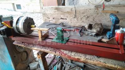 Продаю токарный станок по дереву. Самодельный.
