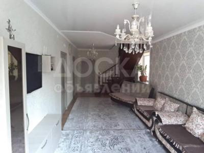 Продаю дом 8-ком. 148кв. м., этаж-2, 5-сот., стена кирпич,  ж/м Ала Тоо-1..