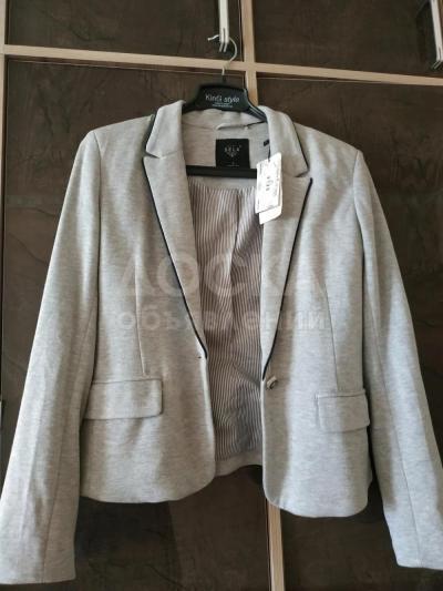 Новая пиджак реальными клиенту уступлю. Фирма SELA  цена: 800с