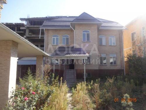 Продаю дом 10-ком., 317кв. м., этаж-2, 6.4-сот., стена кирпич, бишкек.