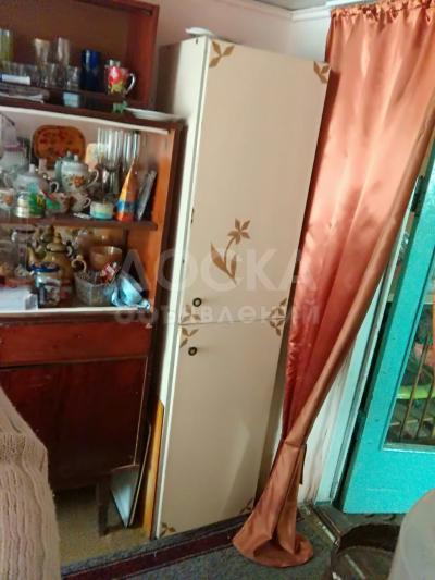 Продаю шкаф пенал