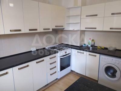 Продаю 2-комнатную квартиру, 57кв. м., этаж - 2/10, 7мкр по Южной Магистрали