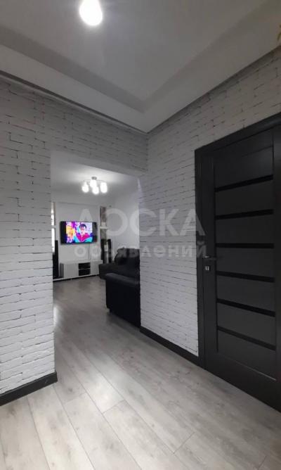 Продаю 2-комнатную квартиру, 47кв. м., этаж - 1/10, Саймалуу-Таш.