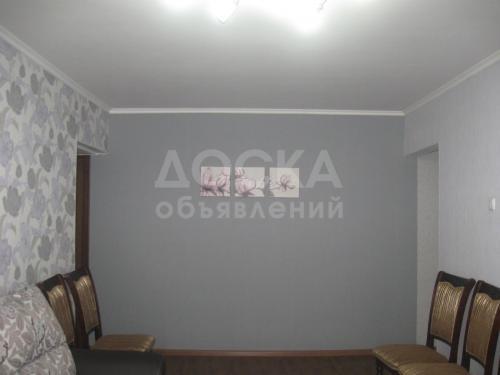 Продаю квартиру 3-ком., 64кв. м., этаж - 1/4, 6 микрорайон.