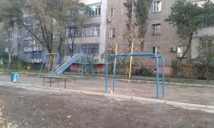 Продается однокомнатная квартира 106 серии в Восток 5 , н-р рынка Мадина, дом новый 2011 года.