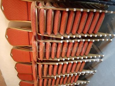 На прокат столы, стулья, чехлы, скатерти.  Цена договорная!