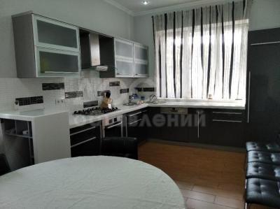 Продаю дом 7-ком. 370кв. м., этаж-3, 14-сот., стена кирпич, Село Ленинское .