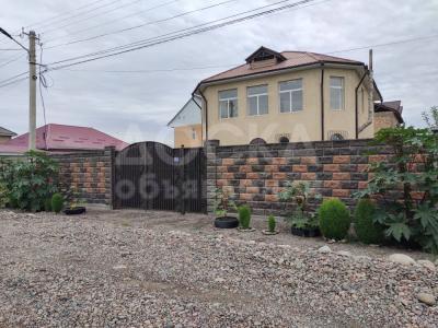 Продаю дом 7+-ком. 190кв. м., этаж-2, 4-сот., стена кирпич, Ж/м Биримдик Кут.