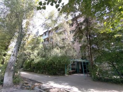 Продаю срочно 3 комнатную квартиру 104 серии, 2/5 эт., не угловая, 8 мкрн, Бишкек 43 000 $