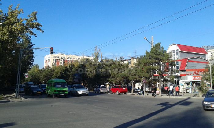 Продается однокомнатная квартира, индивидуальный проект,элитка 2014 года. Дом сдан в эксплуатацию СК " Мега Строй"