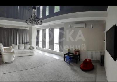 Продаю 2-комнатную квартиру, 82кв. м., этаж - 8/10, Тоголок молдо.