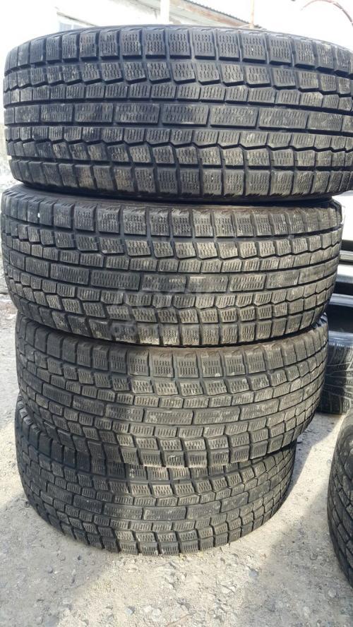 Срочно! Японская зимняя резина! 215\45\R17 Почти новая! Комплект - 4шт. всего за 12000 сом