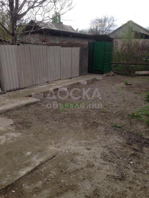 Продаю дом 4-ком., 75кв. м., этаж-1, 3-сот., стена саман, Район вост. а/в,ул.Абдыкадырова 78,ниже бчк..