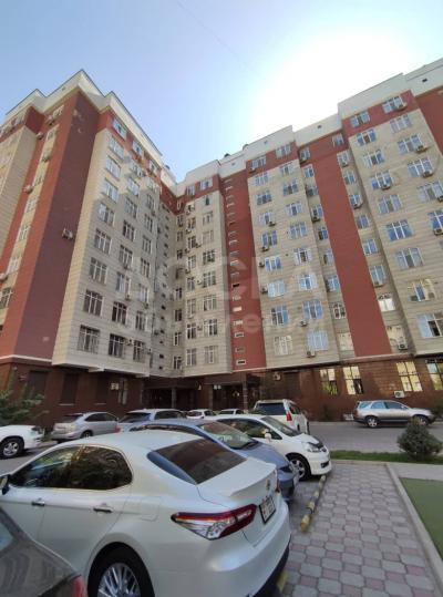 Продаю 3-комнатную квартиру, 84кв. м., этаж - 8/10, ул. Раззакова, 2.