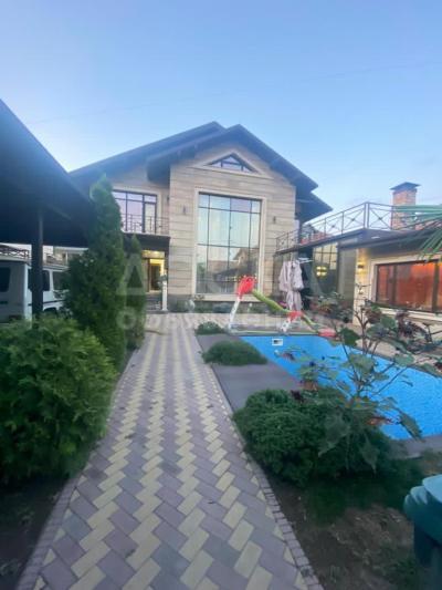 Продаю дом 6-ком. 420кв. м., этаж-3, 4-сот., стена кирпич, 3 уровневый особняк со всеми условиями. 6 комнат. ул. К.Маркса-Ахунбаева.