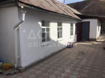 Продаю дом 5-ком. 379кв. м., этаж-1, 4-сот., стена кирпич, Иманалиева.