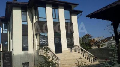 Продаю дом 7-ком., 360кв. м., этаж-2, 7-сот., стена кирпич, Джал.