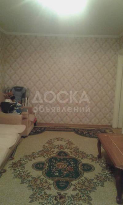 Продаю квартиру 2-ком., 44кв. м., этаж - 3/4, 4 м-н, 104 серия, не угловая.