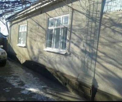 Продаю дом 5-комнатную 91кв. м., этаж-1, 4-сот., стена кирпич, Кемин р-н,г.Орловка,ул.Пушкина.