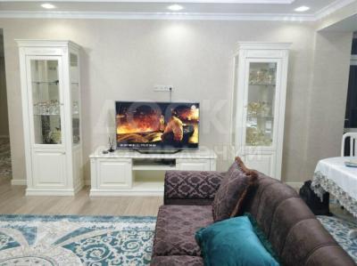 Продаю 4-комнатную квартиру, 137кв. м., этаж - 8/10, Ахунбаева 186/1.