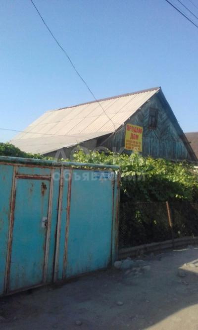 Продаю дом 8-ком. 60кв. м., этаж-1, 7-сот., стена саман, переулок Берликский 9а.