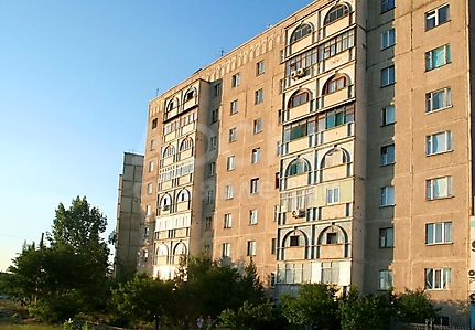 Продаю квартиру 3-ком., 90кв. м., этаж - 8/9, Бишкек 7 микр Октябрьский,