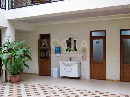 Продаю коммерческую недвижимость свободного назначения 1050кв. м., ул. Жибек Жолу,