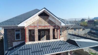 Продаю дом 7-ком. 370кв. м., этаж-2, 9-сот., стена кирпич, Чон Арык.