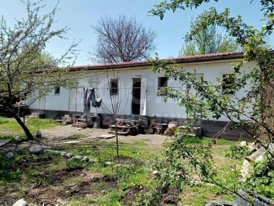 Продаю дом 5-ком. 82кв. м., этаж-1, 8-сот., стена кирпич, Молодая Гвардия 30.