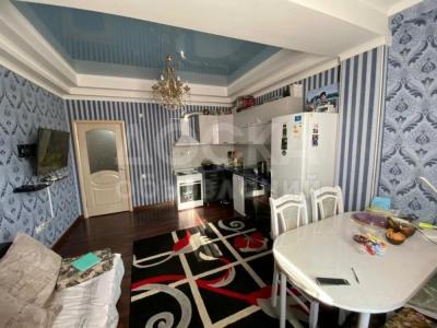 Продаю 1-комнатную квартиру, 40кв. м., этаж - 1/2, Киргизия 1.