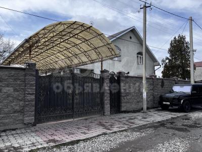 Продаю дом 6-ком. 226кв. м., этаж-2, 10-сот., стена кирпич, С.Маевка.