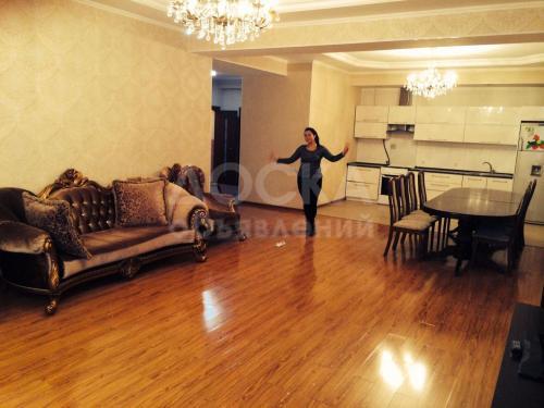 Продаю квартиру 2-ком., 120кв. м., этаж - 2/9, Медерова.