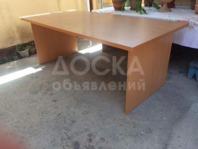 3 стола со шкафом плюс кресло в подарок