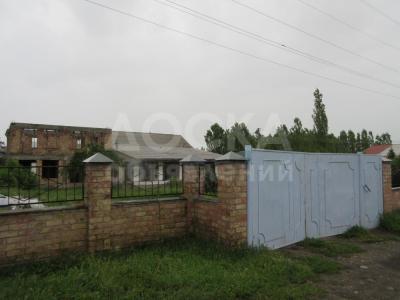 Продаю дом 6-комнатную 220кв. м., этаж-2, 18,5-сот., стена кирпич, с. Байтик ул. Исмаилова.