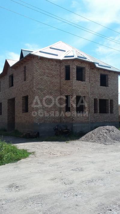 Продаю дом 10-ком. 265кв. м., этаж-2,  2 участка 12 соток-сот., стена кирпич, Заря.