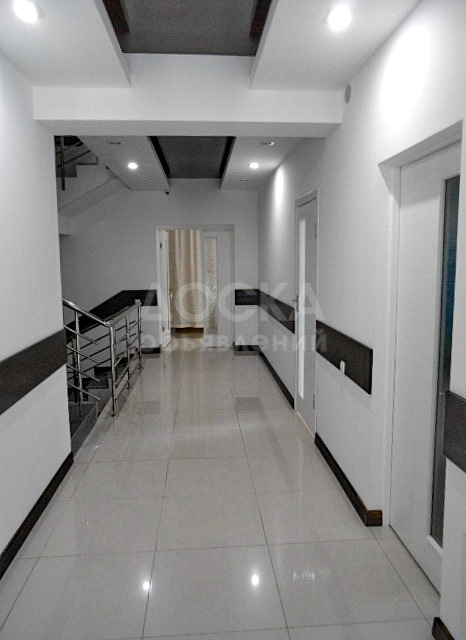 Продаю коммерческую недвижимость офисное помещение 400кв. м., ул. Гагарина ул. Шота Руставели.,