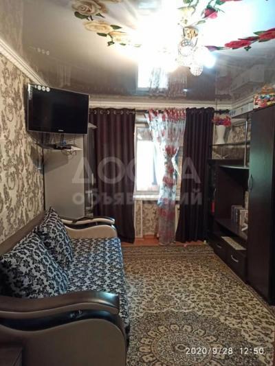 Продаю 2-комнатную квартиру, 47кв. м., этаж - 2/4, 2 микрорайон.