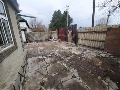 Продаю дом 3-ком. 719кв. м., этаж-1, 7-сот., стена другое, Г Кара Балта ул Советская .